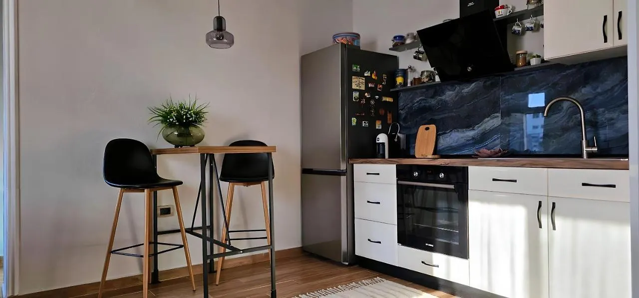 Nuci'S Place 2, Sunny Apartment With Balcony Near Blloku 地拉那