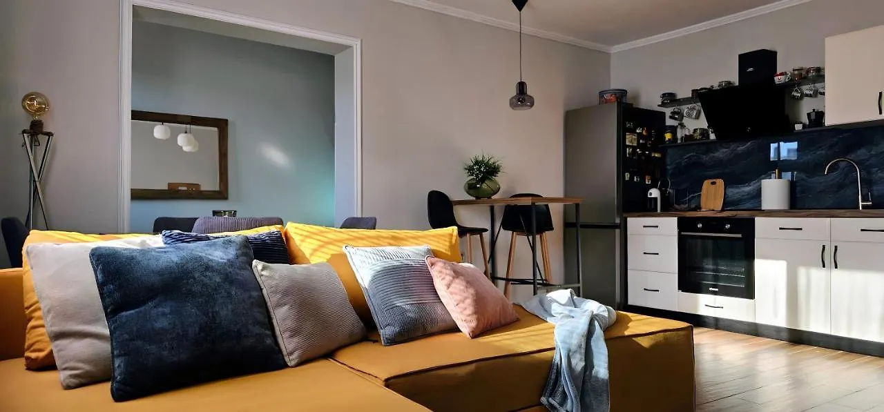 Nuci'S Place 2, Sunny Apartment With Balcony Near Blloku 地拉那 0*,