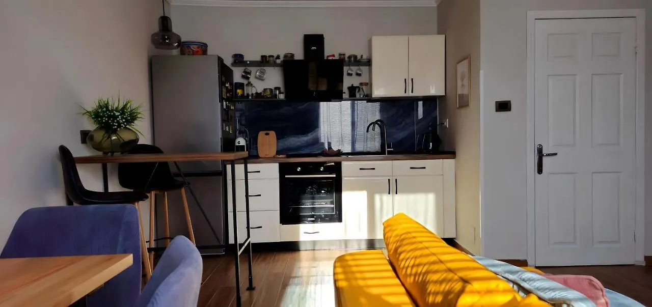Nuci'S Place 2, Sunny Apartment With Balcony Near Blloku 地拉那