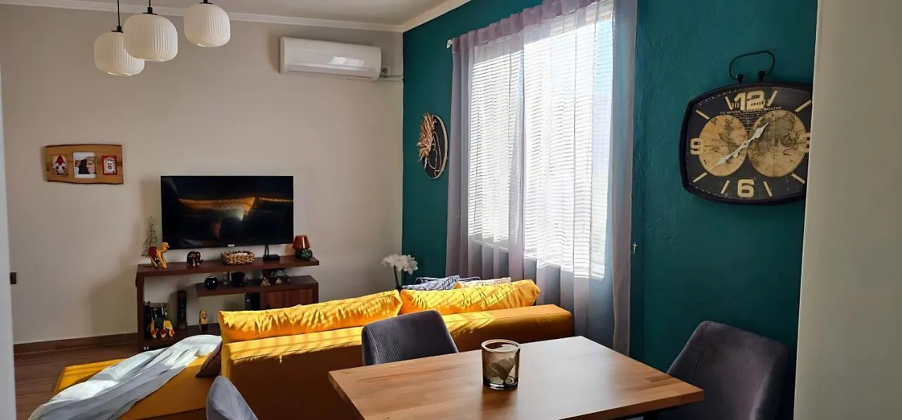 Nuci'S Place 2, Sunny Apartment With Balcony Near Blloku 地拉那 0*,  阿尔巴尼亚